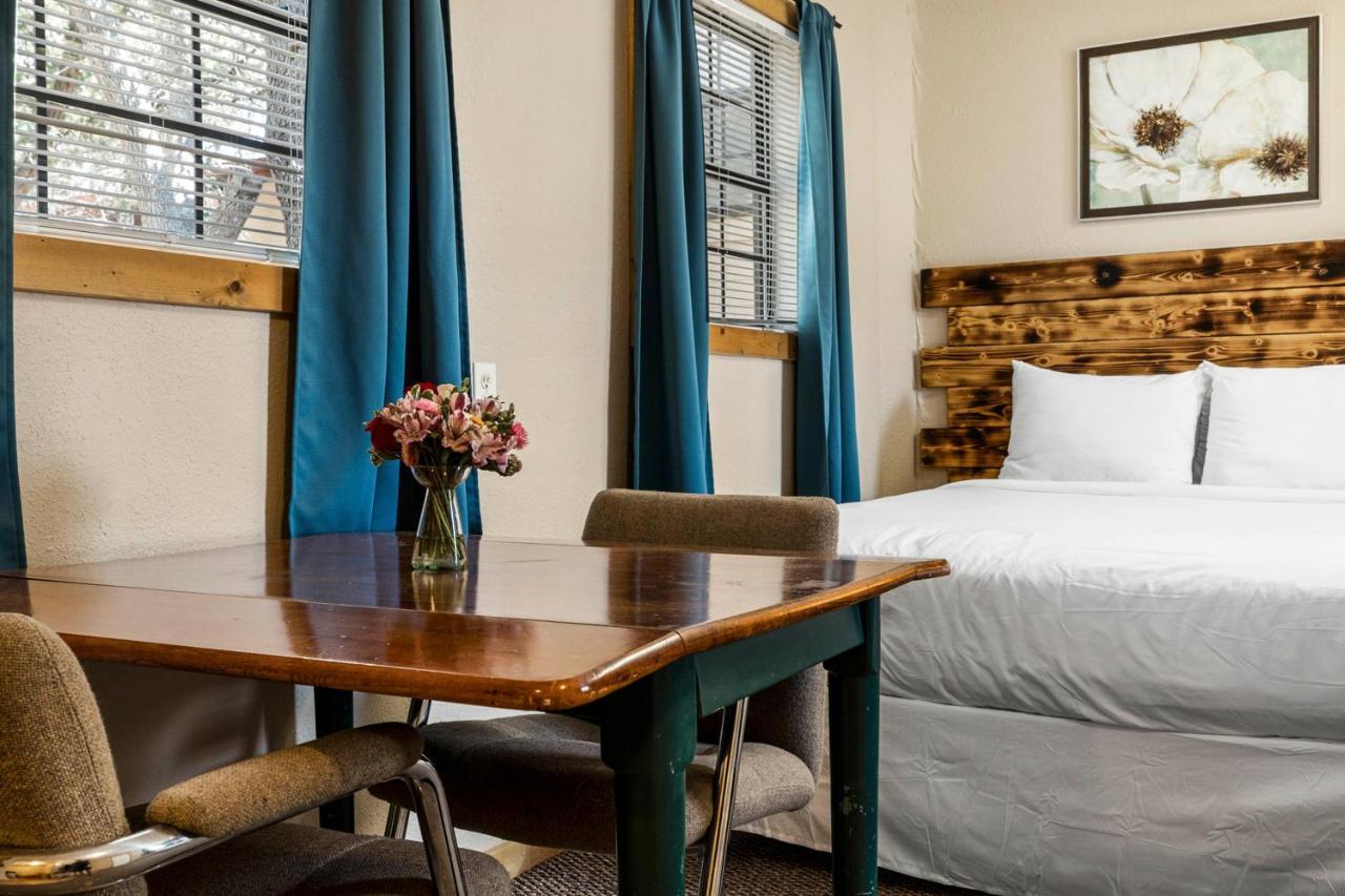 The Claire Hotel 캐니언 레이크 외부 사진